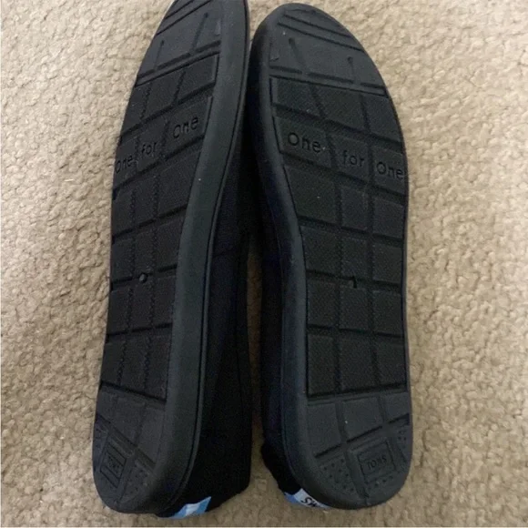 TOMS Black Slip-On Shoes - Picture 4 of 4